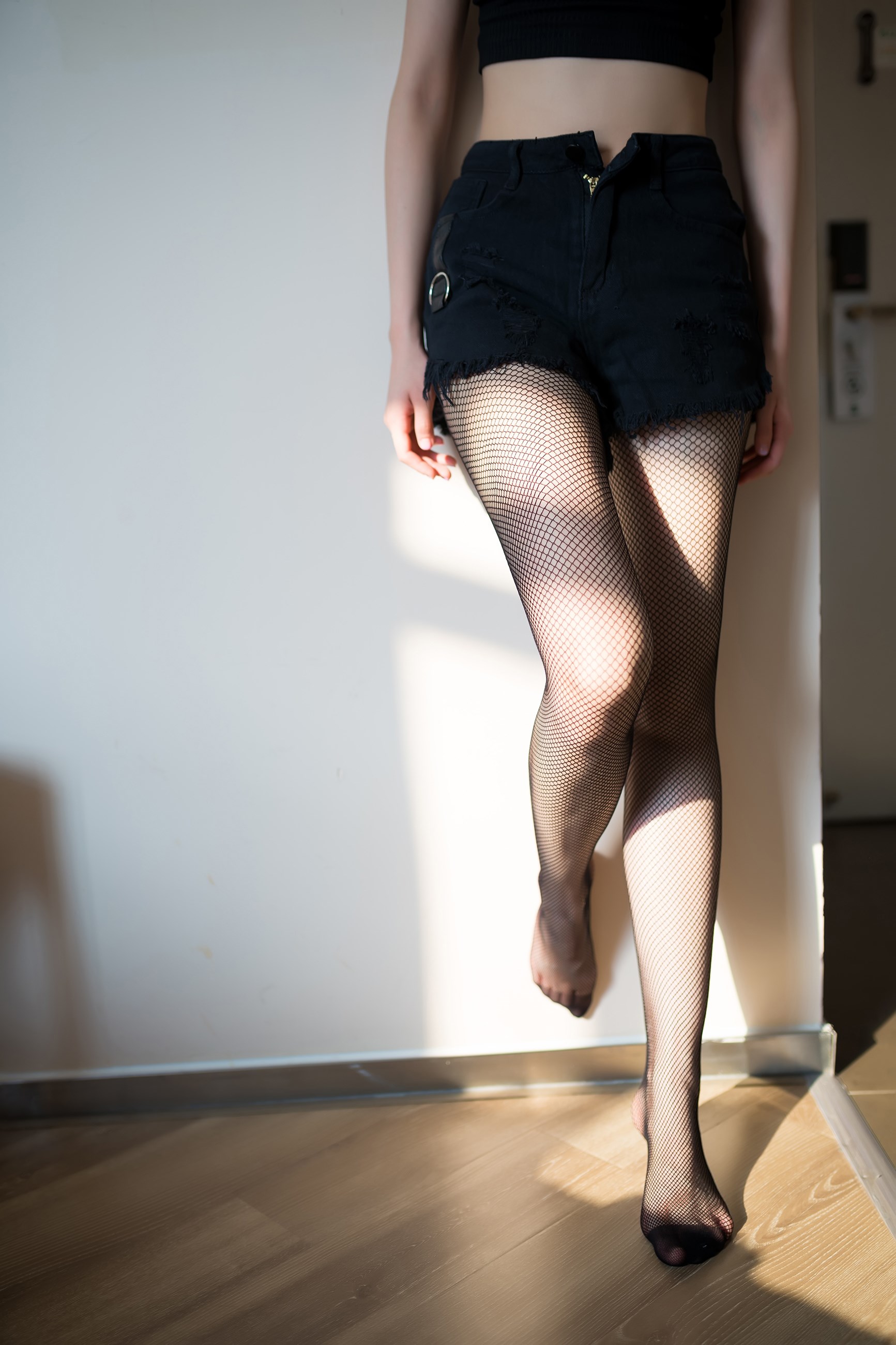 黑料不打烊关注:某歌后演唱会彩排服装过于贴身,宛若为谁而穿?